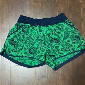 Lulu Size 6 green and navy shorts